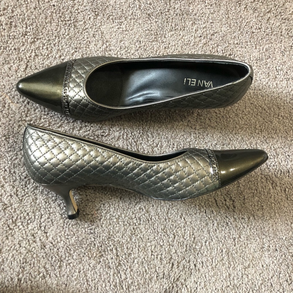 Vaneli Pamela leather heels size 11 N (narrow )